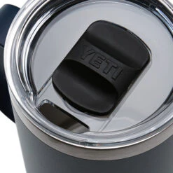 Yeti Coolers RAMBLER 24 OZ MUG Thermobecher NAVY -Lager Flair Verkaufsgeschäft 5637939057 d rambler 24 oz mug yeti coolers 24