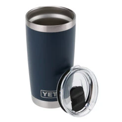 Yeti Coolers RAMBLER 20 OZ TUMBLER Thermobecher NAVY 8 Yeti Coolers RAMBLER 20 OZ TUMBLER Thermobecher NAVY -Lager Flair Verkaufsgeschäft 5637939059 c rambler 20 oz tumbler yeti coolers 24