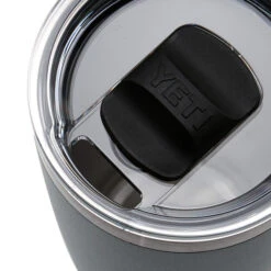 Yeti Coolers RAMBLER 20 OZ TUMBLER Thermobecher NAVY 9 Yeti Coolers RAMBLER 20 OZ TUMBLER Thermobecher NAVY -Lager Flair Verkaufsgeschäft 5637939059 d rambler 20 oz tumbler yeti coolers 24