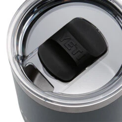 Yeti Coolers RAMBLER 10 OZ LOWBALL Thermobecher NAVY 9 Yeti Coolers RAMBLER 10 OZ LOWBALL Thermobecher NAVY -Lager Flair Verkaufsgeschäft 5637939067 d rambler 10 oz lowball yeti coolers 24